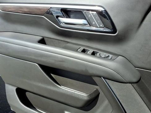 Used 2025 Chevrolet Tahoe LT AWD/4WD image 10