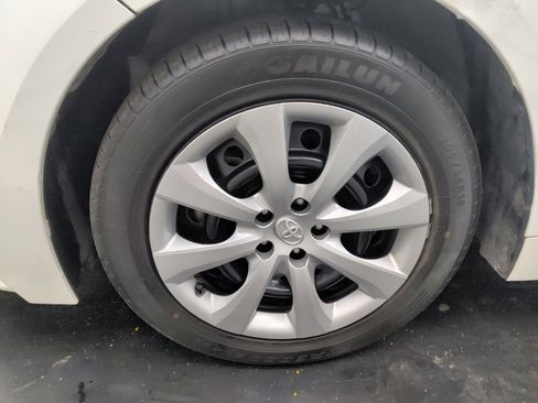 Used 2022 Toyota Corolla LE FWD image 31