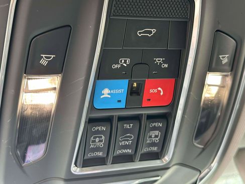 Used 2023 Jeep Grand Cherokee 4WD 4xe image 29