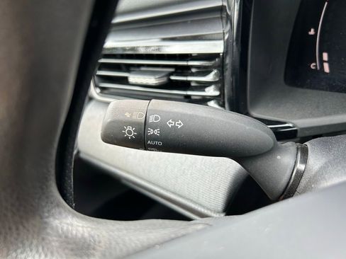 Used 2025 Toyota Camry LE w/ Convenience Package image 21