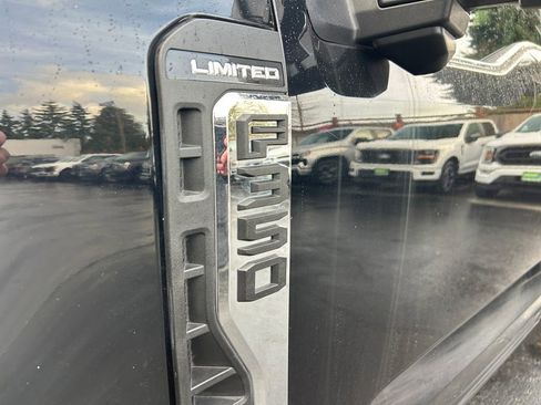 Used 2023 Ford F350 Limited image 31