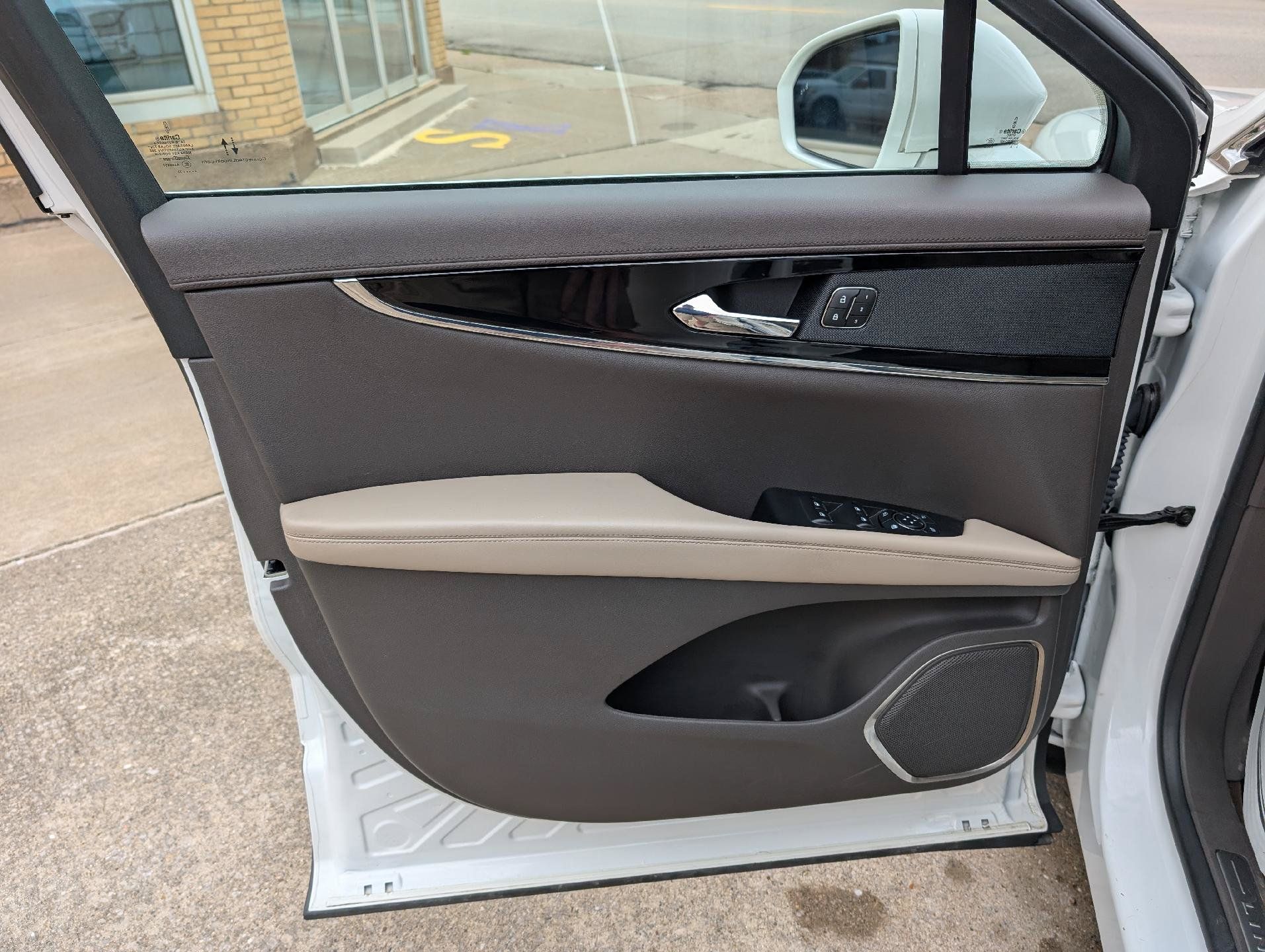Used 2023 Lincoln Nautilus AWD w/ Premium Package image 9