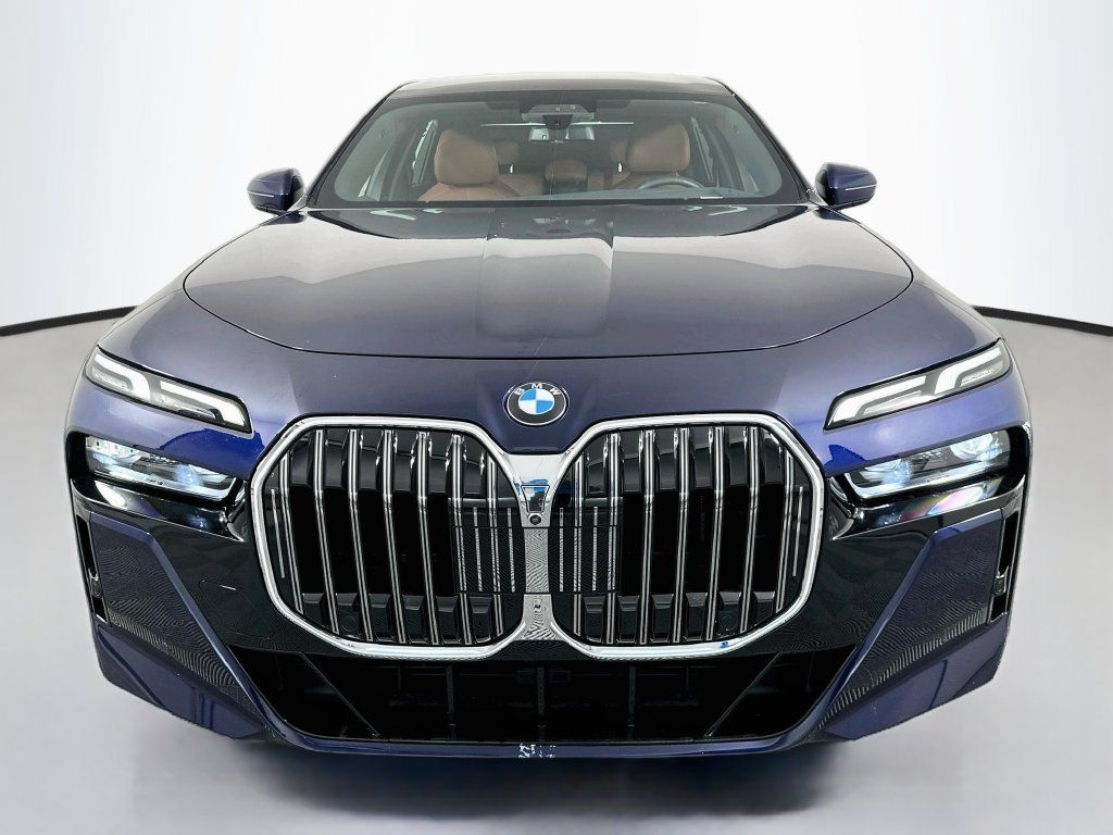 Certified 2024 BMW 760i xDrive AWD/4WD image 2