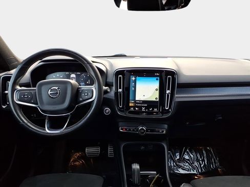 Used 2021 Volvo XC40 T5 R-Design w/ Climate Package image 13