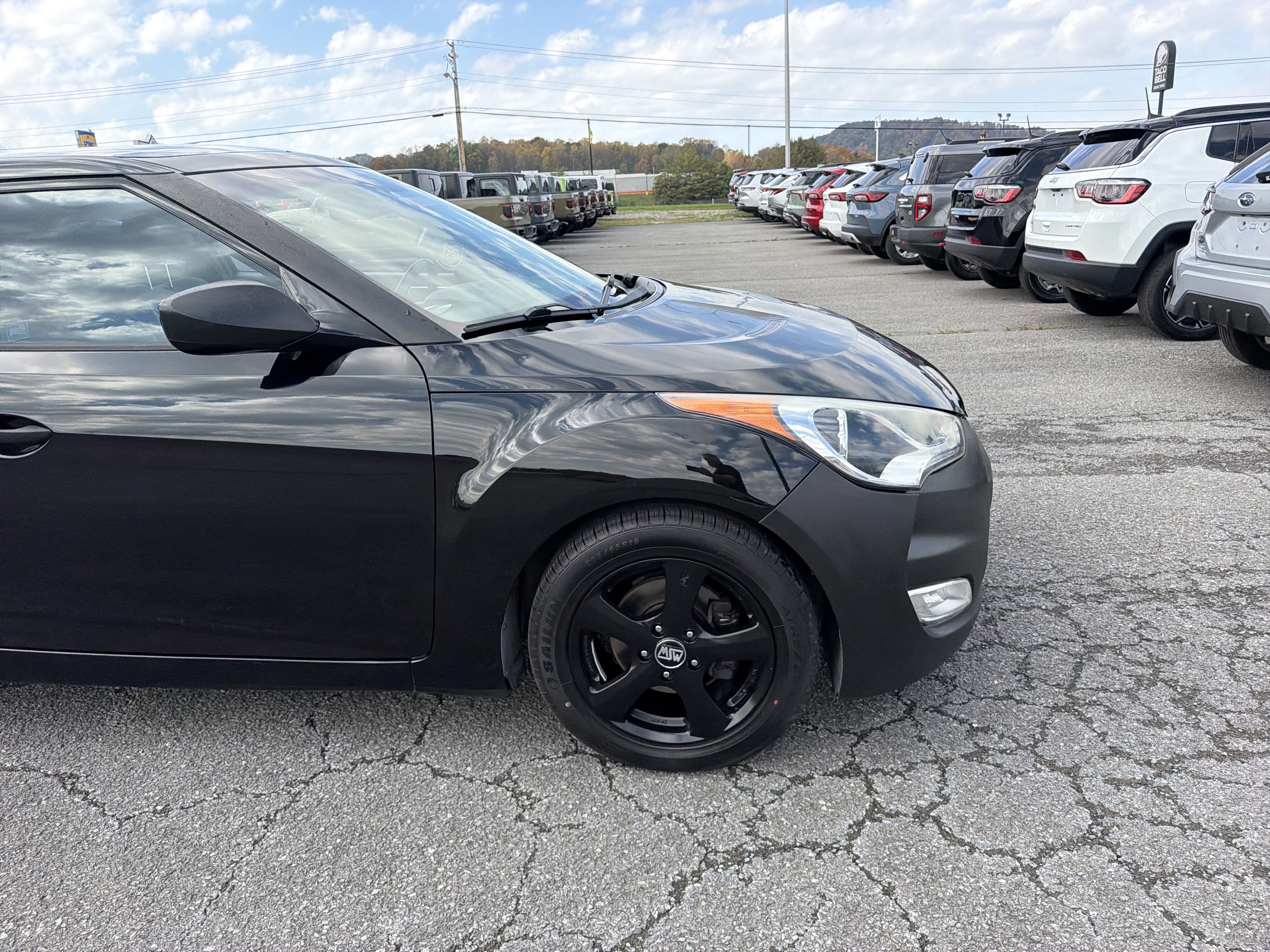 Used 2013 Hyundai Veloster w/ Style Pkg FWD image 2