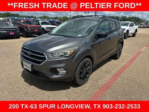 Used 2017 Ford Escape SE w/ Equipment Group 201A FWD image 3
