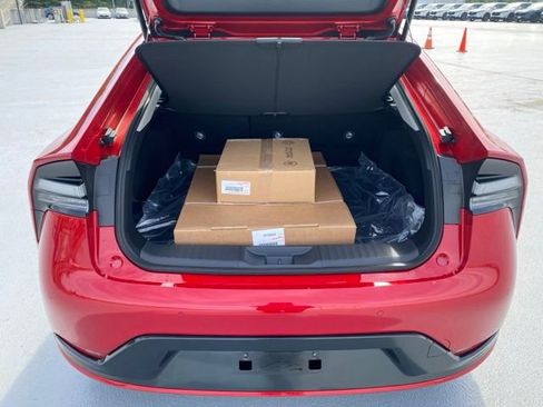 New 2026 Toyota Prius Plug-In Hybrid FWD image 11