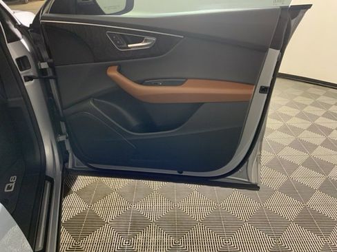 Used 2022 Audi Q8 Premium image 30