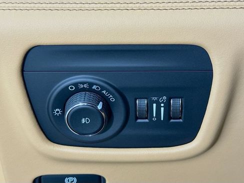 New 2026 Jeep Grand Cherokee Summit AWD/4WD image 10