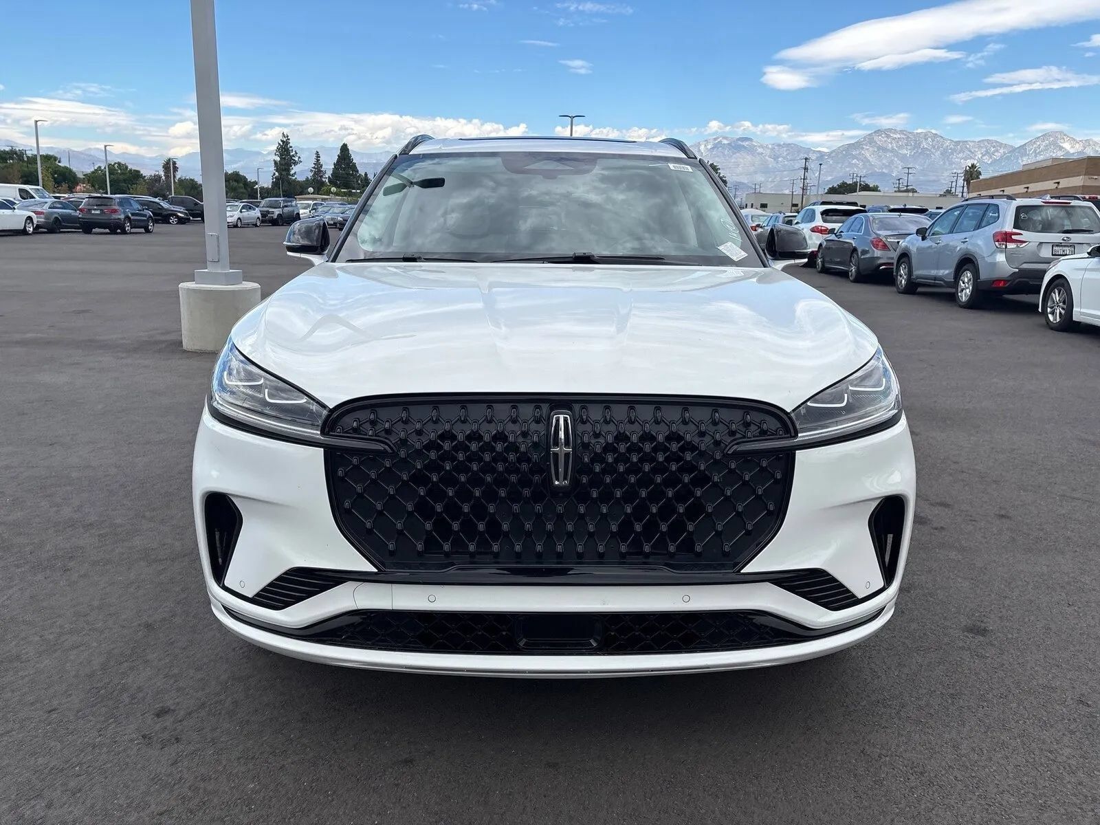 Used 2025 Lincoln Aviator Reserve w/ Luxury Package RWD image 2