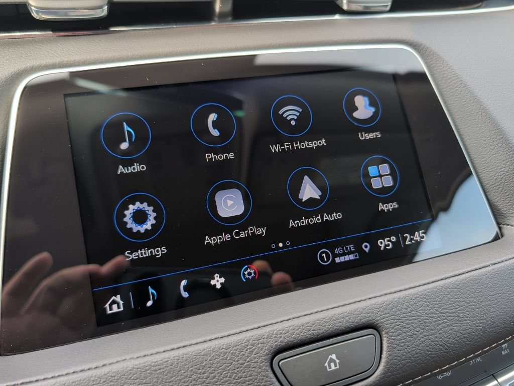 Used 2023 Cadillac XT4 Luxury w/ Cold Weather Package FWD image 21