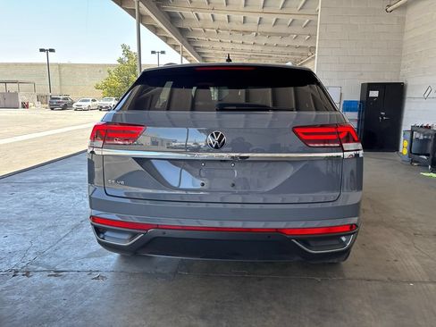 Used 2022 Volkswagen Atlas Cross Sport SE FWD image 5