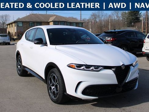 Used 2025 Alfa Romeo Tonale w/ Premium Package image 2