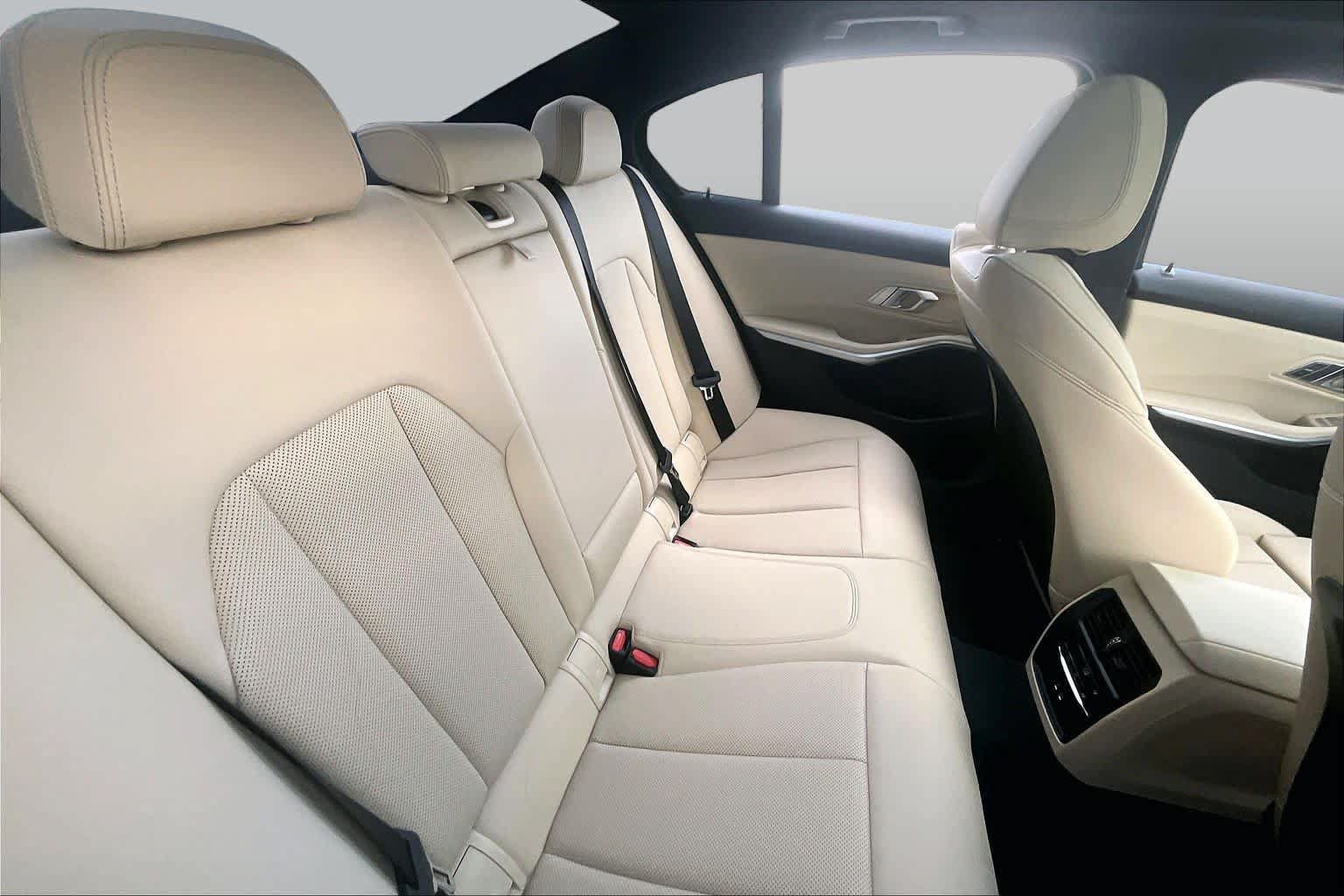 Used 2025 BMW 330i Sedan w/ Premium Package RWD image 18