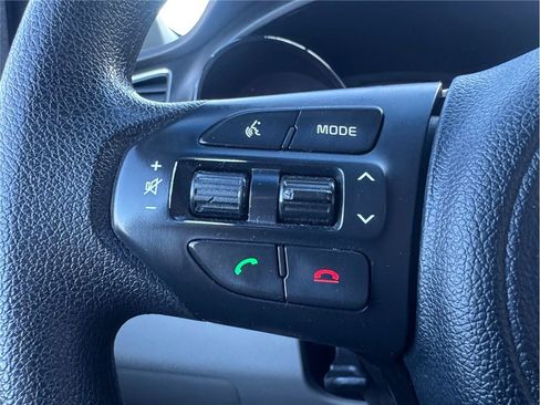 Used 2017 Kia Sedona LX image 13