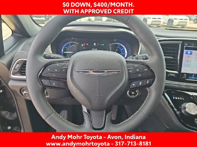 Used 2024 Chrysler Pacifica Limited FWD image 15