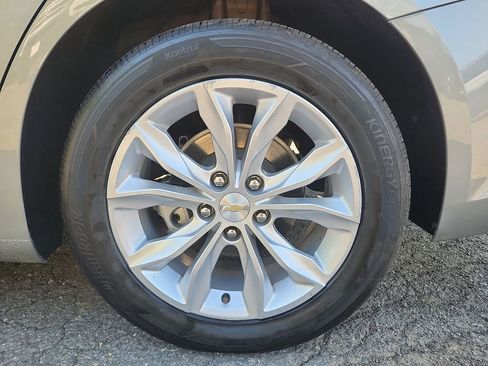 Used 2023 Chevrolet Malibu LT FWD image 8