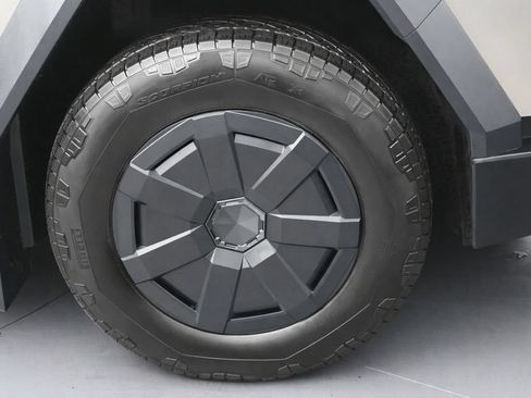 Used 2024 Tesla Cybertruck AWD Crew Cab image 11