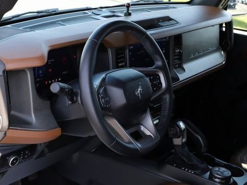 Used 2024 Ford Bronco Outer Banks image 13
