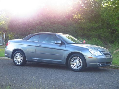 Used 2008 Chrysler Sebring Touring FWD image 6