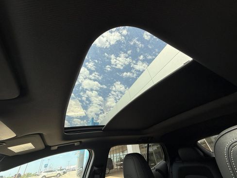 New 2025 Chevrolet Equinox EV RS image 25