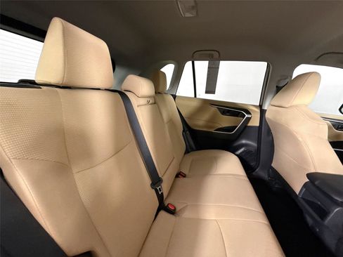 Used 2019 Toyota RAV4 LE FWD image 35