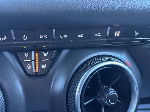 Certified 2020 Chevrolet Blazer LT w/ Sound & Technology Package image 25