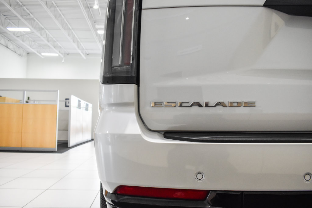 Used 2025 Cadillac Escalade ESV Sport Platinum w/ LPO, Floor Liner Package AWD/4WD image 14