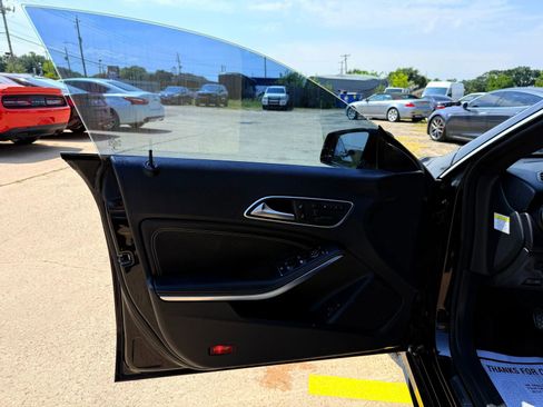 Used 2014 Mercedes-Benz CLA 250 image 15
