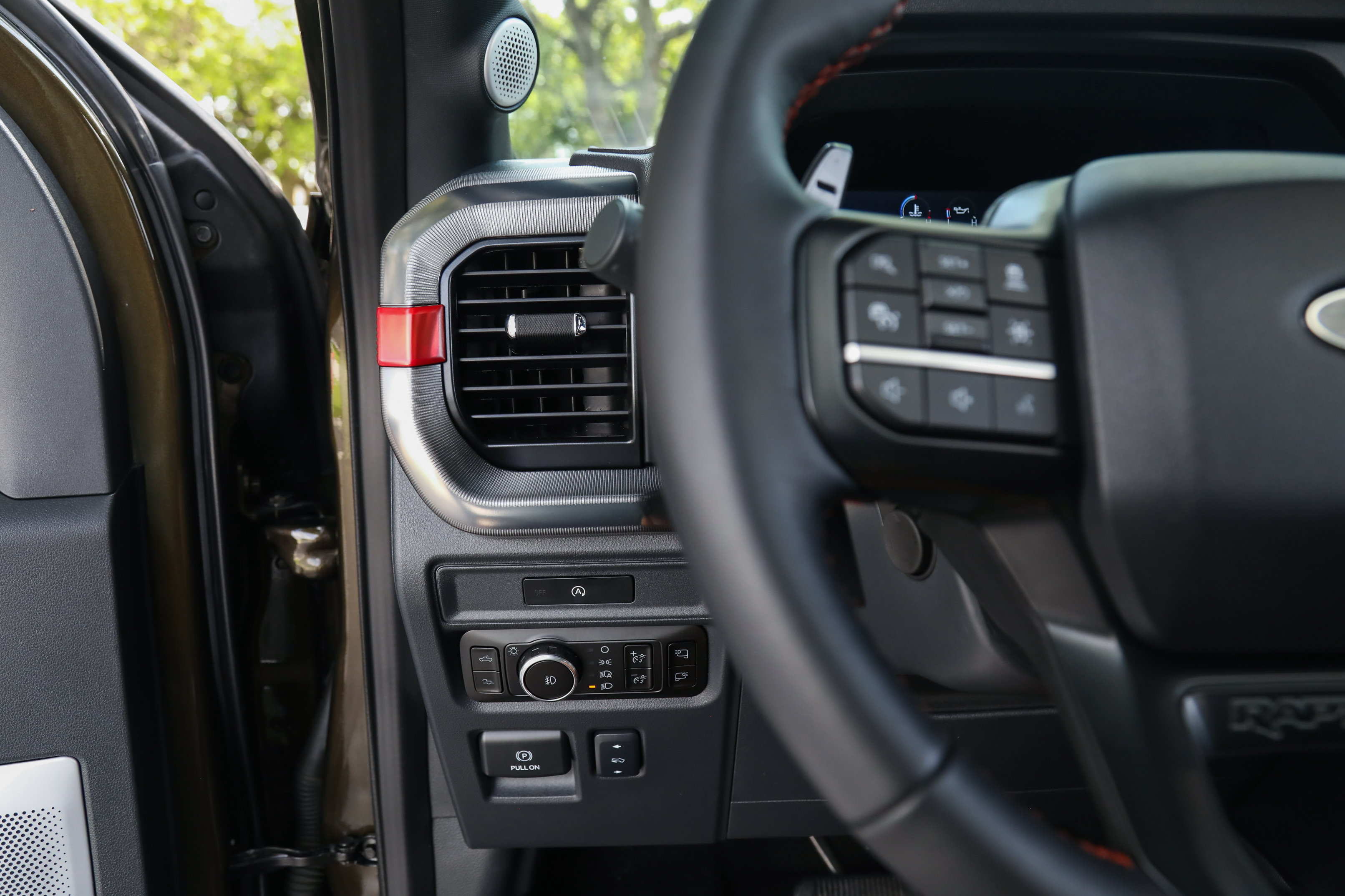 Used 2025 Ford F150 Raptor AWD/4WD image 24