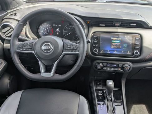 Used 2023 Nissan Kicks SR w/ SR Premium Package FWD image 30