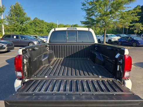 Used 2022 Toyota Tacoma SR w/ SR Convenience Package RWD image 13