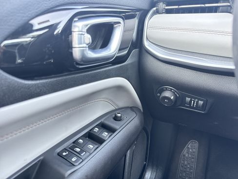 Used 2025 Jeep Compass Limited AWD/4WD image 12