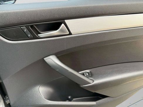 Used 2012 Volkswagen Passat TDI SE image 12