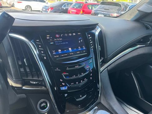 Used 2018 Cadillac Escalade Platinum AWD/4WD image 39