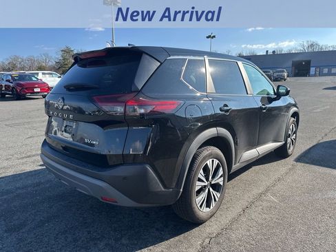 Used 2023 Nissan Rogue SV image 3