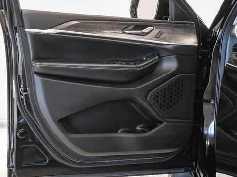 Used 2023 Jeep Grand Cherokee L Limited w/ Black Appearance Package image 8