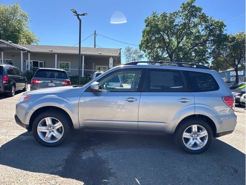 Used 2010 Subaru Forester 2.5X Premium image 4