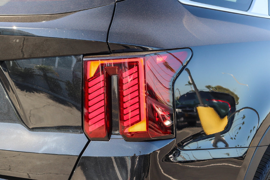 Certified 2025 Kia Sorento SX FWD image 7