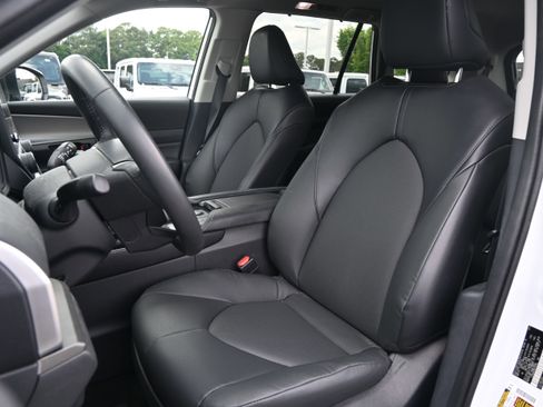 Used 2024 Toyota Grand Highlander FWD image 12