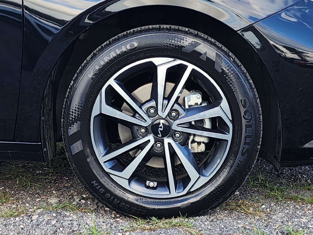Certified 2024 Kia Forte LXS FWD image 11
