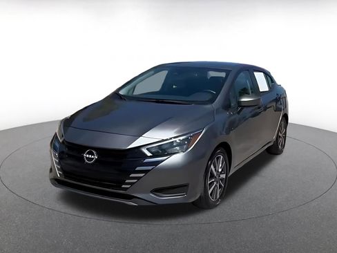 Used 2025 Nissan Versa SV FWD image 7