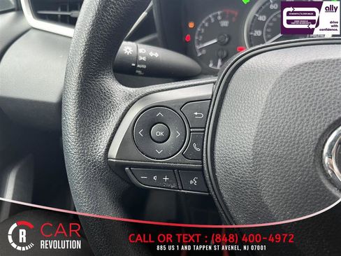 Used 2022 Toyota Corolla LE FWD image 18