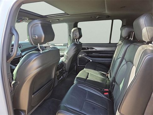 Used 2023 Jeep Wagoneer Series II image 10