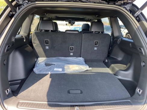 New 2025 Jeep Grand Cherokee Altitude image 5