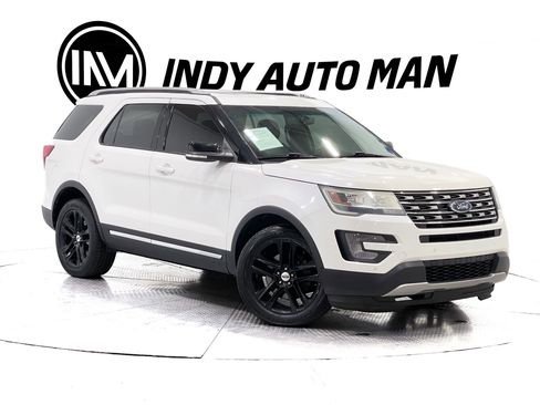 Used 2016 Ford Explorer XLT w/ Equipment Group 202A image 2