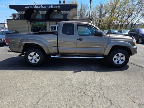 Used 2014 Toyota Tacoma 4x4 Access Cab V6 w/ SR5 Package image 2