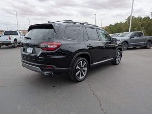 Used 2023 Honda Pilot Touring image 3