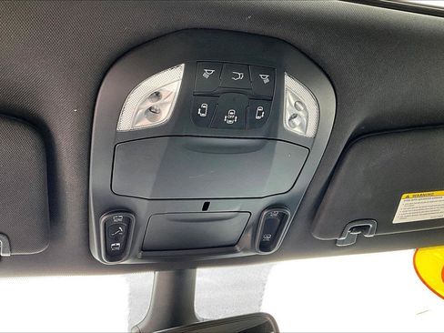 Used 2025 Chrysler Pacifica Limited AWD/4WD image 38