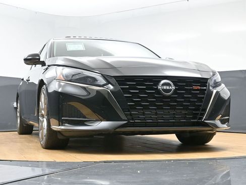 Used 2024 Nissan Altima 2.0 SR FWD image 49
